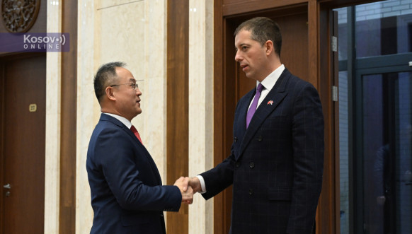 Marko Đurić i Li Ming rukovanje