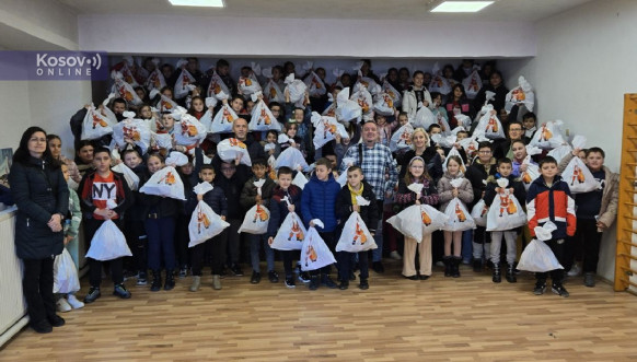 Paketići za decu u Kosovskoj Kamenici 