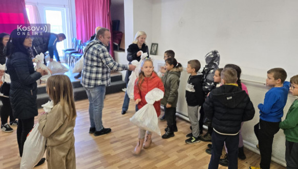 Paketići za decu u Kosovskoj Kamenici 