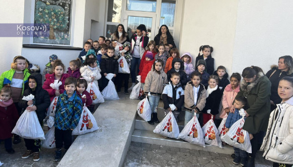 Paketići za decu u Kosovskoj Kamenici 