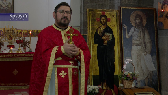 Paljenje badnjaka u Južnoj Mitrovici