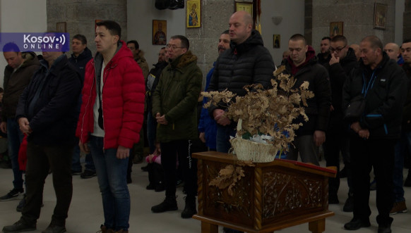 Paljenje badnjaka u Južnoj Mitrovici