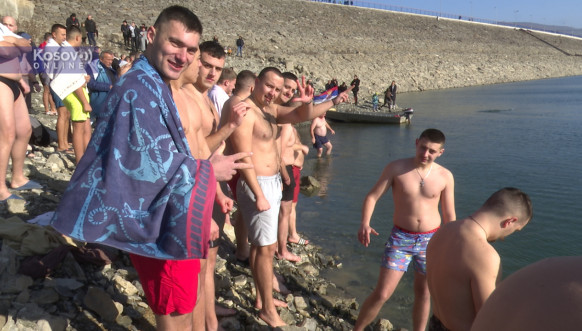 Plivanje za Časni krst na Gazivodama