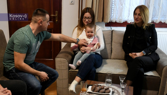 Slađana Rašić sa porodicom Ćurčić Slađana Rašić sa porodicom Ćurčić