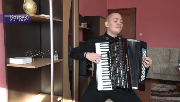 Stefan Tomić, mladi virtuoz na harmonici