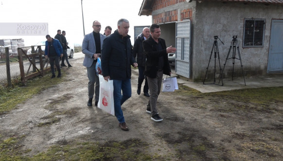 Predstavnici Srpske liste posetili porodicu Komatović Predstavnici Srpske liste posetili porodicu Komatović