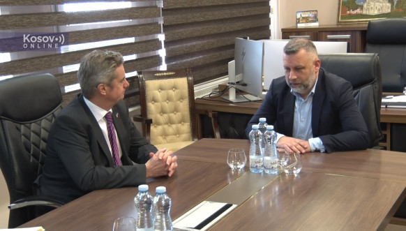 Jevtić sa ambasadorom Velike Britanije na Kosovu