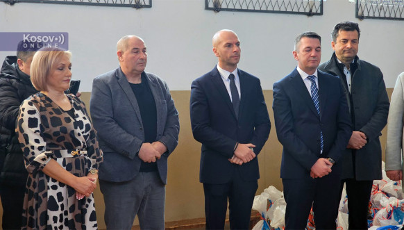 Dodela paketića povodom Svetog Save u Leposaviću