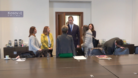 Đurić sa porodicama talaca u Gazi