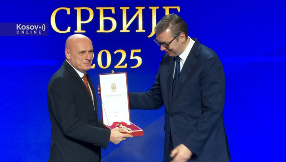 Dodela odlikovaja rektor Nebojša Arsić