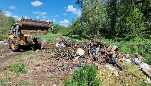 JKSP Zvečan: Akcije čišćenja divljih deponija širom grada