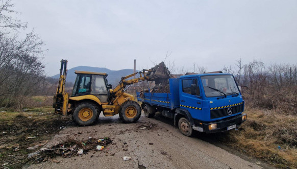 JKSP Zvečan: Akcije čišćenja divljih deponija širom grada