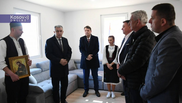 Srpska lista uručila ključeve od doma u Žitkovcu Srpska lista uručila ključeve od doma u Žitkovcu