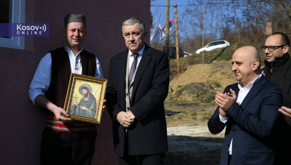 Srpska lista uručila ključeve od doma u Žitkovcu Srpska lista uručila ključeve od doma u Žitkovcu