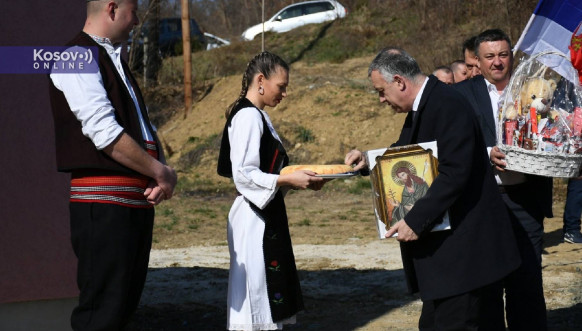 Srpska lista uručila ključeve od doma u Žitkovcu Srpska lista uručila ključeve od doma u Žitkovcu