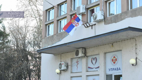 Zastave na pola koplja u srpskim sredinama na Kosovu