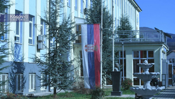 Zastave na pola koplja u srpskim sredinama na Kosovu