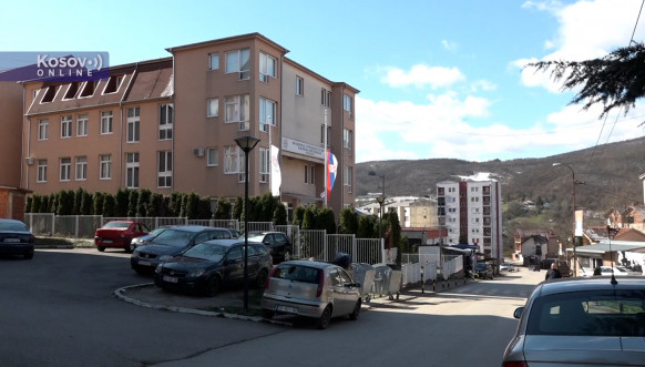 Zastave na pola koplja u srpskim sredinama na Kosovu