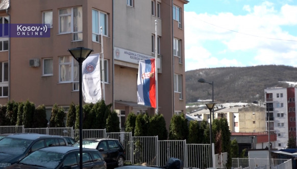 Zastave na pola koplja u srpskim sredinama na Kosovu