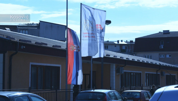 Zastave na pola koplja u srpskim sredinama na Kosovu