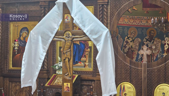Iznošenje Plaštanice u hramu Vasilija Ostroškog u Leposaviću