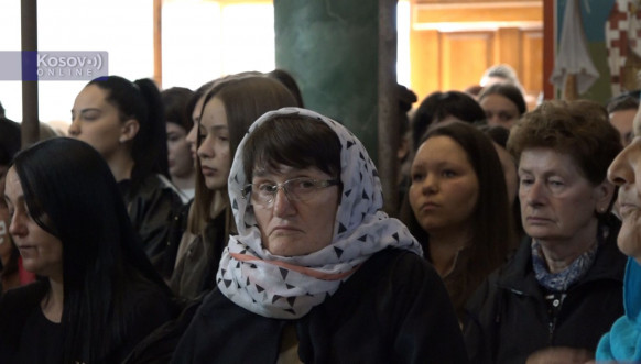 Iznošenje Plaštanice u hramu Vasilija Ostroškog u Leposaviću