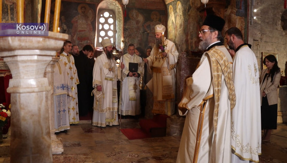 Patrijarh Porfirije služio liturgiju u Pećkoj patrijaršiji