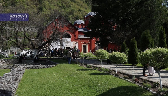 Patrijarh Porfirije služio liturgiju u Pećkoj patrijaršiji