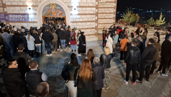 Severna Mitrovica, Ponoćna uskršnja liturgija