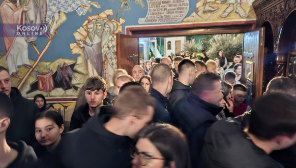 Severna Mitrovica, Ponoćna uskršnja liturgija
