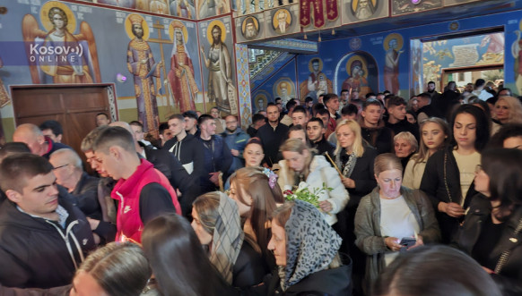 Severna Mitrovica, Ponoćna uskršnja liturgija