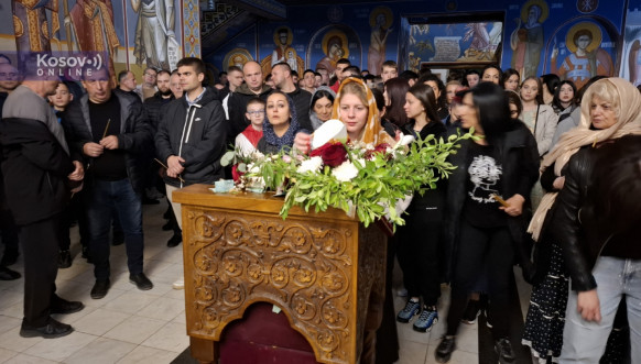 Severna Mitrovica, Ponoćna uskršnja liturgija