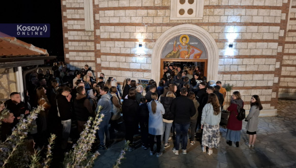 Severna Mitrovica, Ponoćna uskršnja liturgija