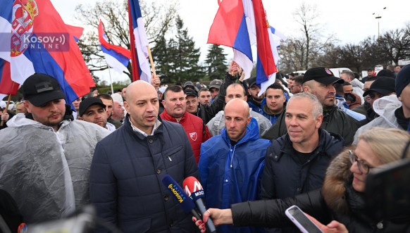 Srbi sa Kosova pešice stigli u Lazarevac