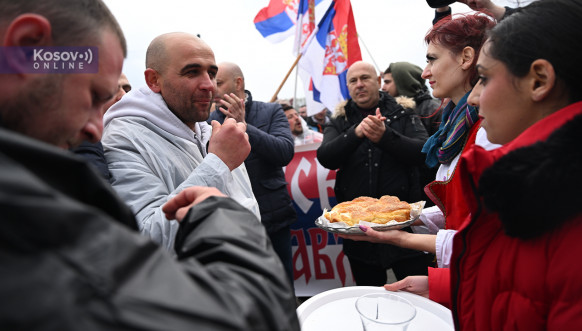 Srbi sa Kosova pešice stigli u Lazarevac