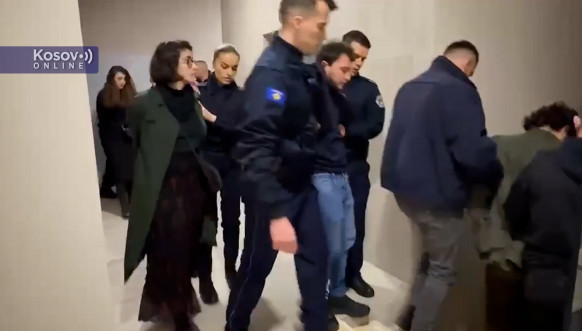 Protest i hapšenje aktivista koji su blokirali Kancelariju za energetiku u Prištini