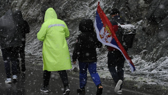 Srbi sa Kosova krenuli put Beograda Srbi sa Kosova krenuli put Beograda
