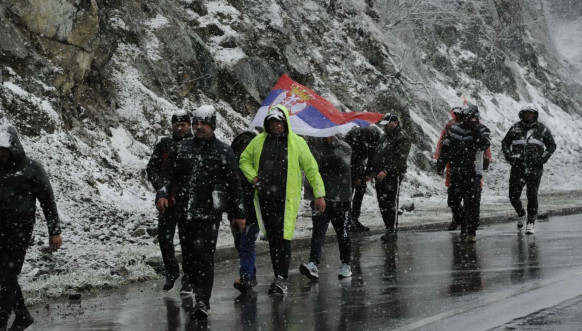 Srbi sa Kosova krenuli put Beograda Srbi sa Kosova krenuli put Beograda