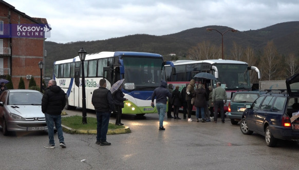 Srbi iz Leposavića krenuli za Beograd