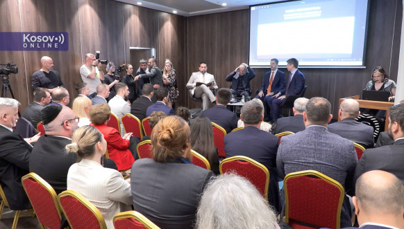 Marko Đurić na tribini u Novom Sadu