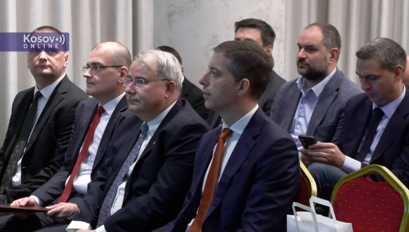 Marko Đurić na tribini u Novom Sadu