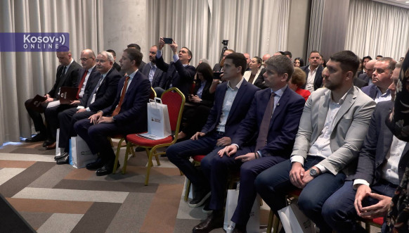 Marko Đurić na tribini u Novom Sadu