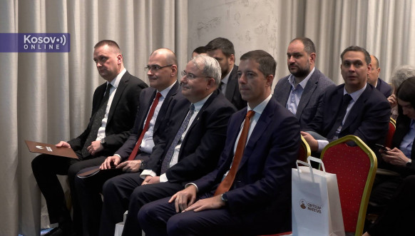 Marko Đurić na tribini u Novom Sadu