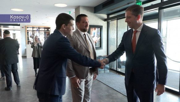 Marko Đurić na tribini u Novom Sadu