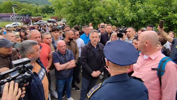 Građani Leposavića protestuju zbog preuzimanja Sportsko-turističke organizacije 