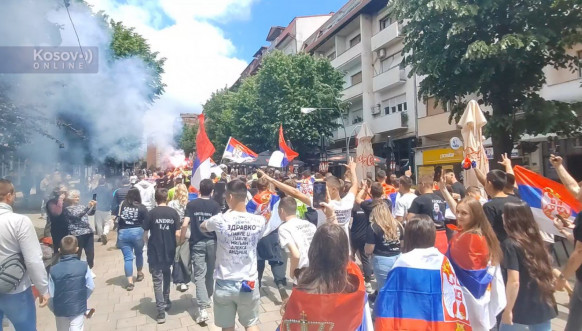 Maturanti tehničkih škola iz Severne Mitrovice i Zvečana proslavili poslednji dan nastave Maturanti tehničkih škola iz Severne Mitrovice i Zvečana proslavili poslednji dan nastave