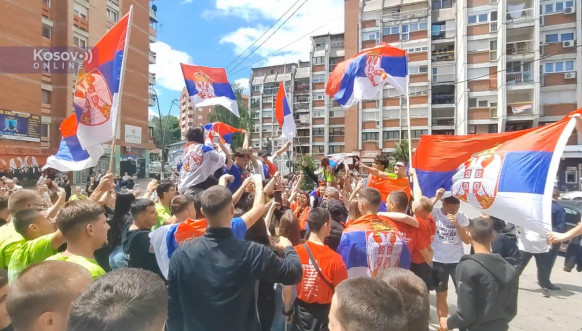 Maturanti tehničkih škola iz Severne Mitrovice i Zvečana proslavili poslednji dan nastave Maturanti tehničkih škola iz Severne Mitrovice i Zvečana proslavili poslednji dan nastave