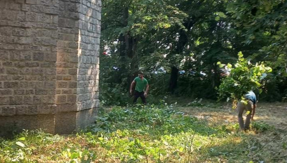 Akcija čišćenja crkvene porte u Đurakovcu Akcija čišćenja crkvene porte u Đurakovcu
