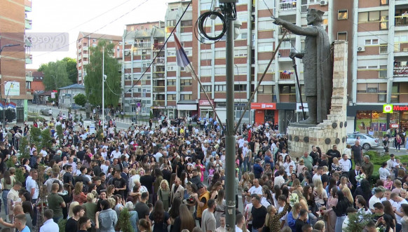 Proslava mature Medicinske škole sa domom učenika u Severnoj Mitrovici Proslava mature Medicinske škole sa domom učenika u Severnoj Mitrovici