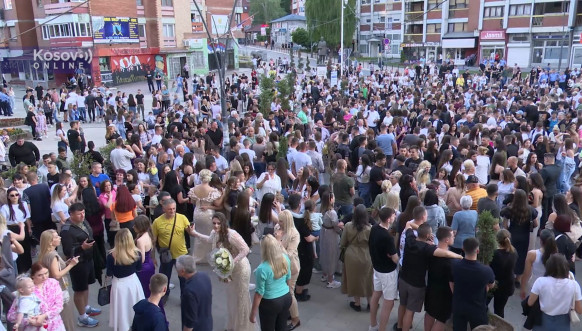 Proslava mature Medicinske škole sa domom učenika u Severnoj Mitrovici Proslava mature Medicinske škole sa domom učenika u Severnoj Mitrovici